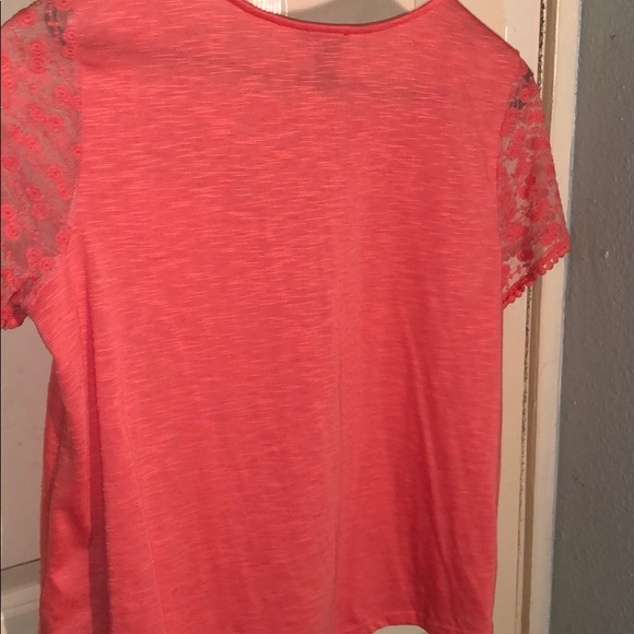 Cute top - Picture 2 of 3